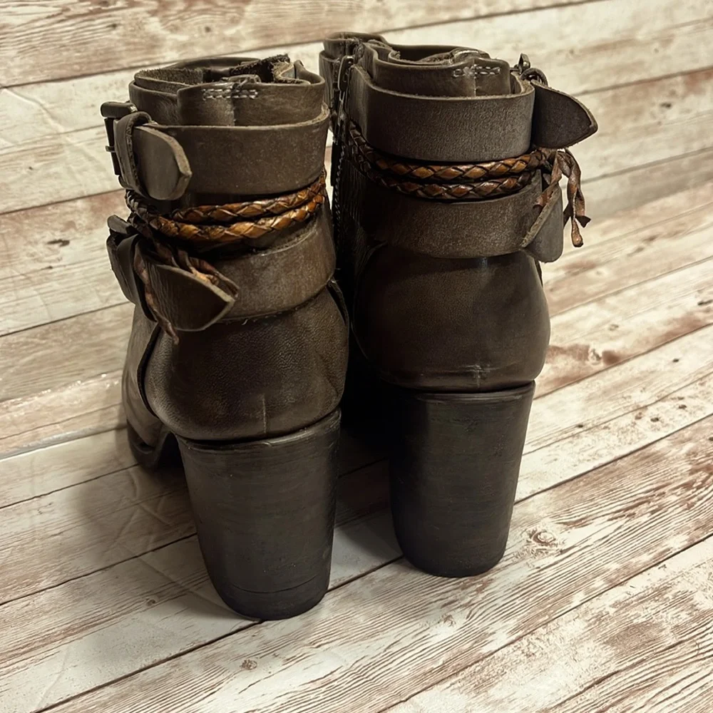 Free Bird by Steven Lion Gray Booties Size 9